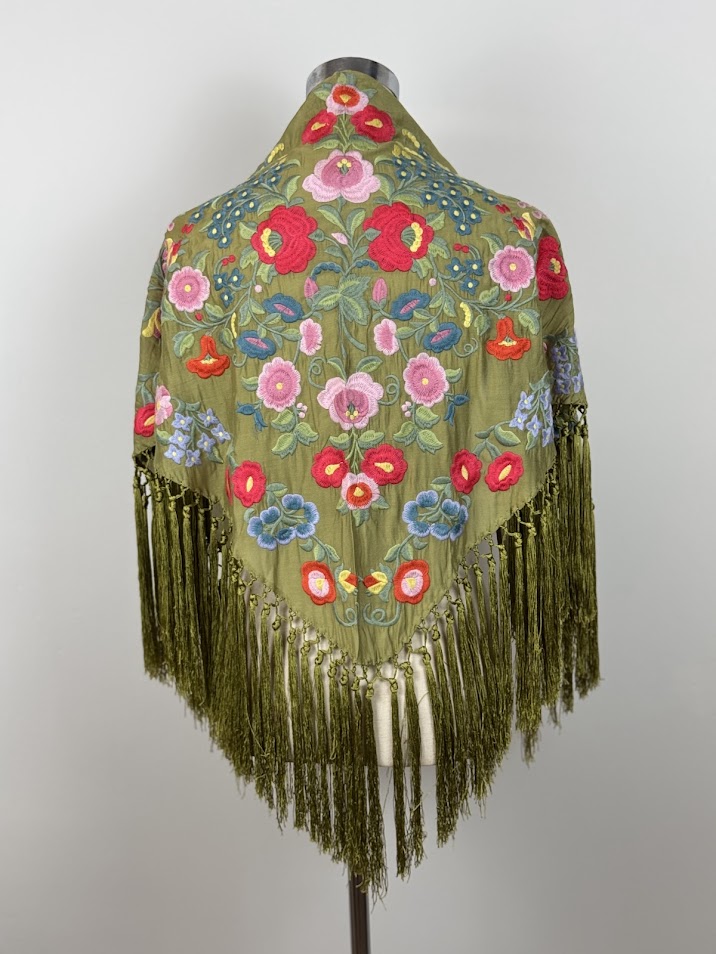 Mantón bordado Hinojos verde oliva
