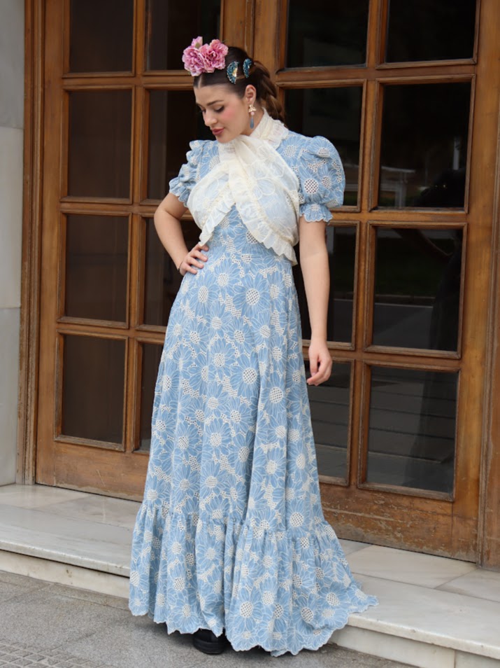 Bata perforada flor celeste