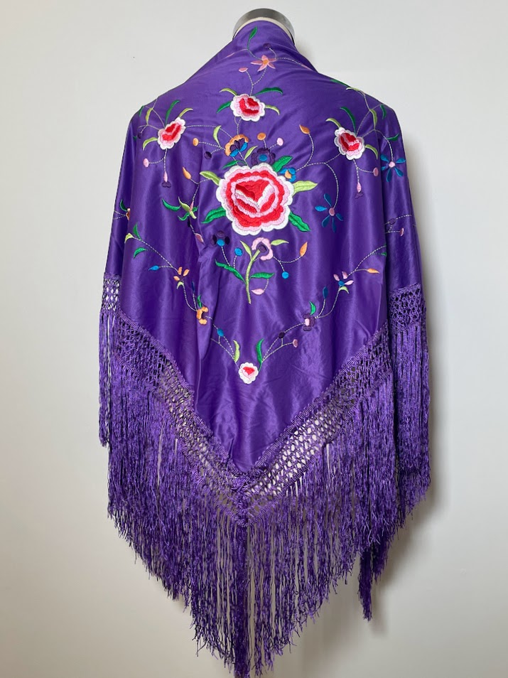 Mantón poliéster morado bordado colores