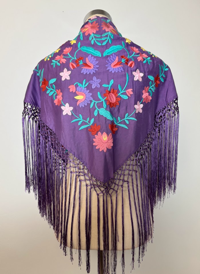 Mantón bordado Duquela lila