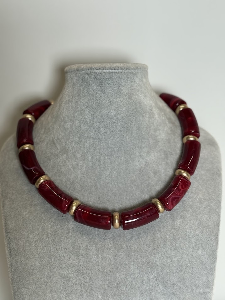 Collar Corina burdeos