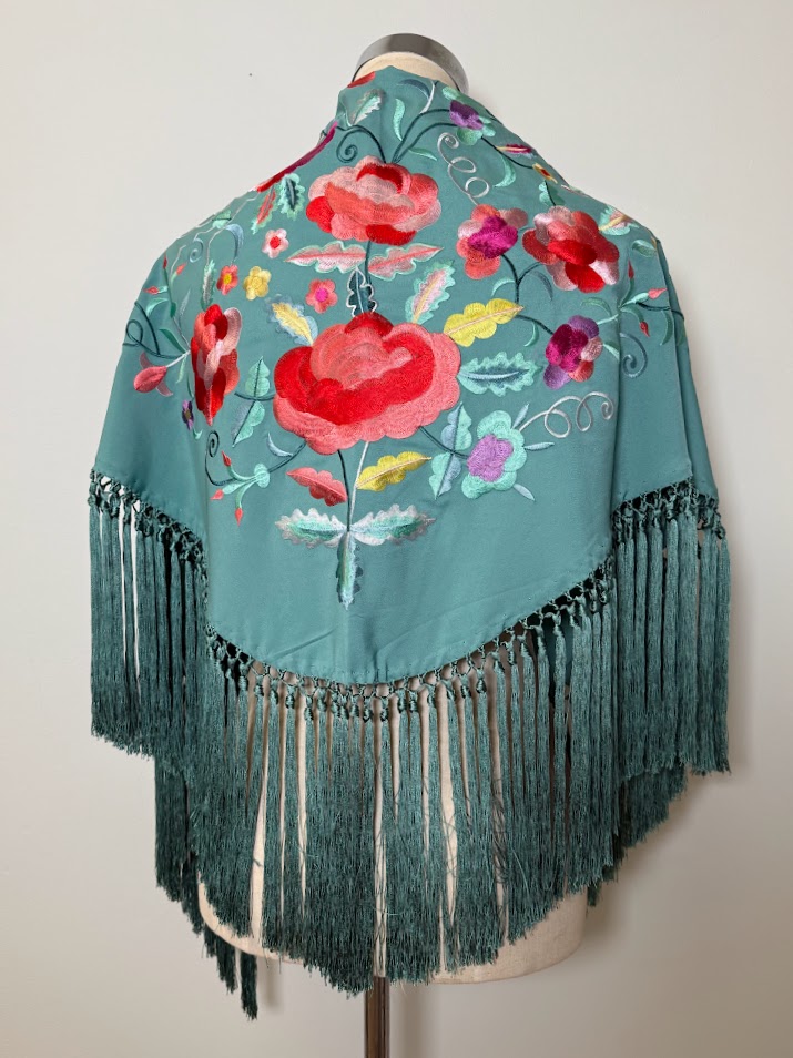 Mantón bordado Alba verde agua