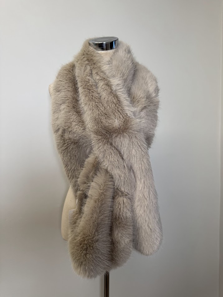 Estola de pelo abertura beige