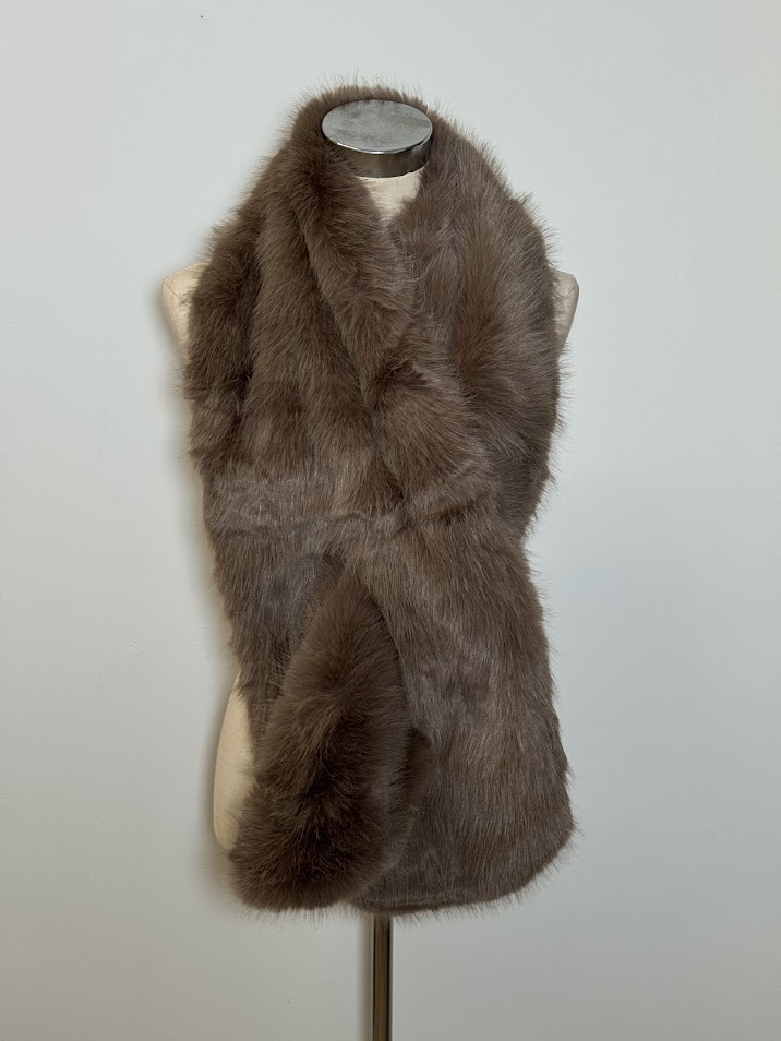 Estola de pelo abertura marrón