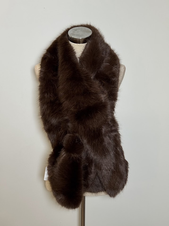 Estola de pelo abertura marrón oscuro