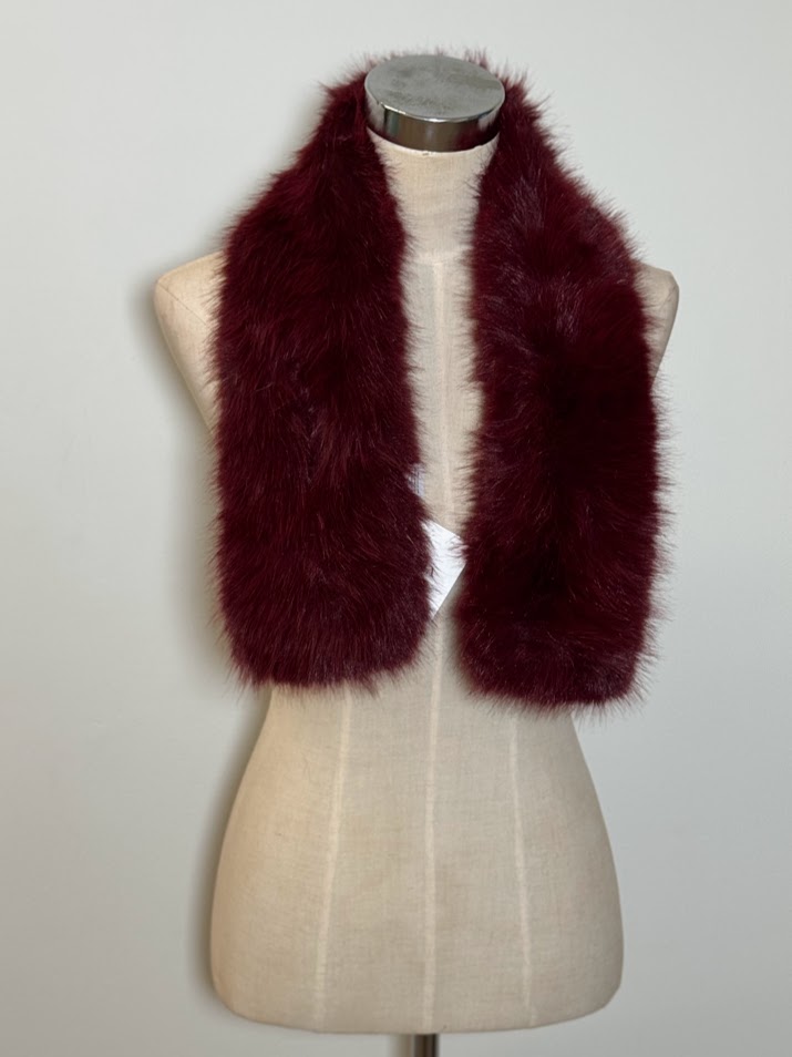 Cuello de pelo abertura burdeos