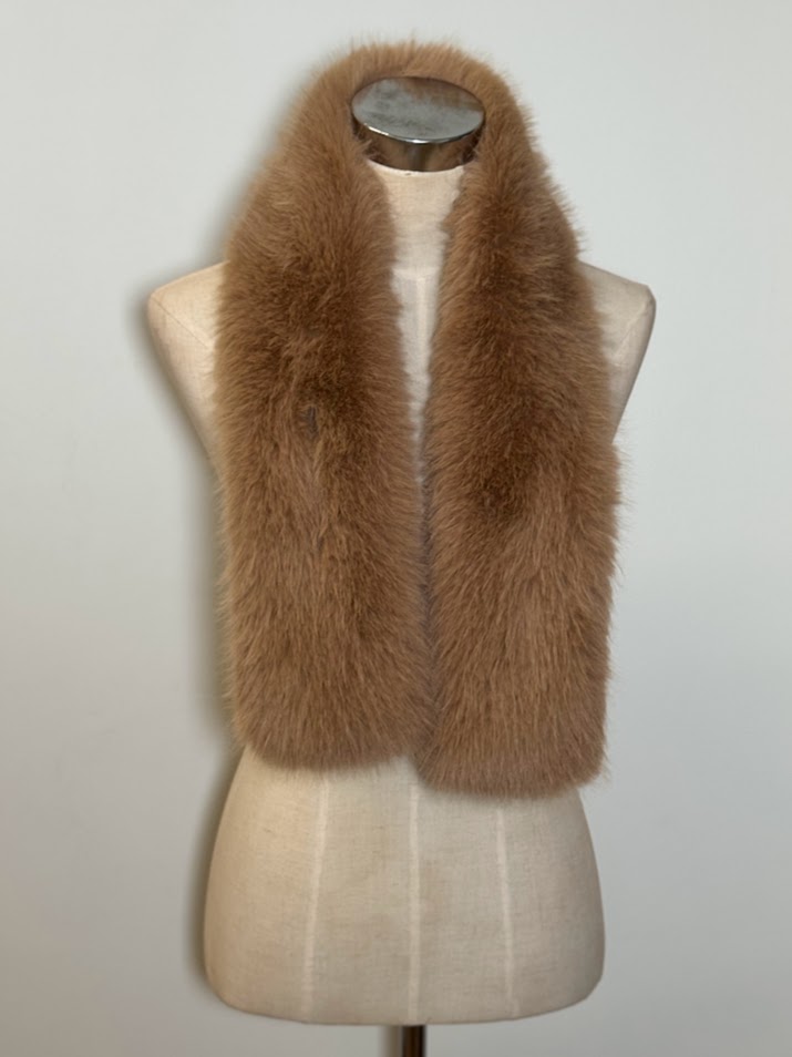 Cuello de pelo abertura camel