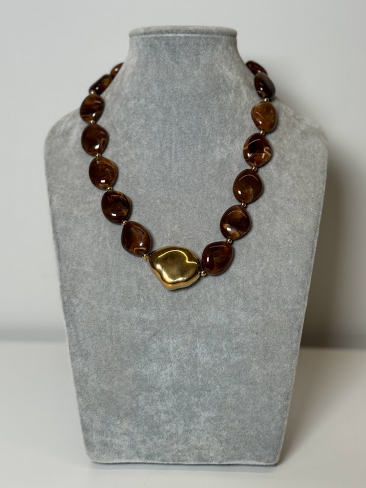 Collar piedras marrones