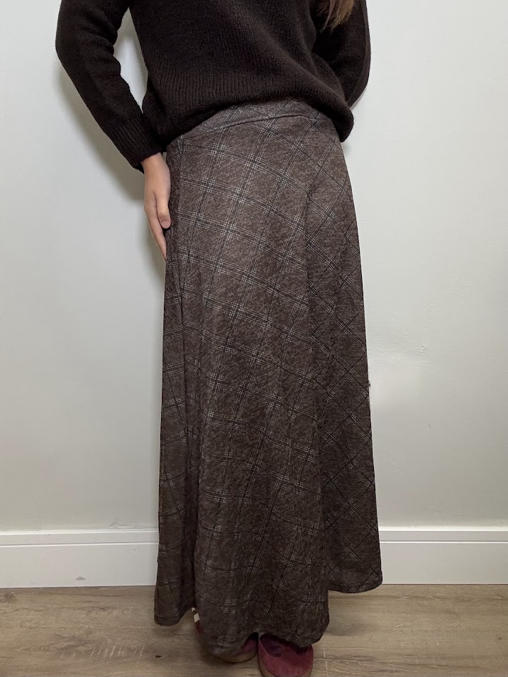 Falda de cuadros marrón