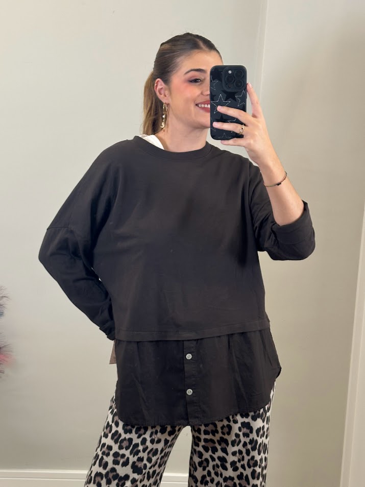 Camiseta marrón botones