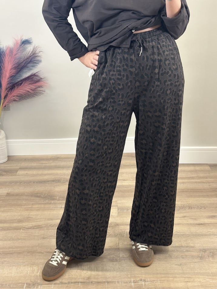 Pantalón animal print gris